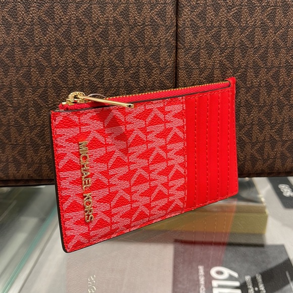 Michael Kors Jet Set Travel Medium Top Zip Card Case Wallet

Dark Sangria 
NWT - Picture 2 of 16